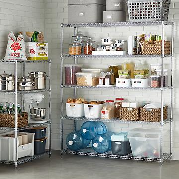 Małe zaplecze może być pojemne...